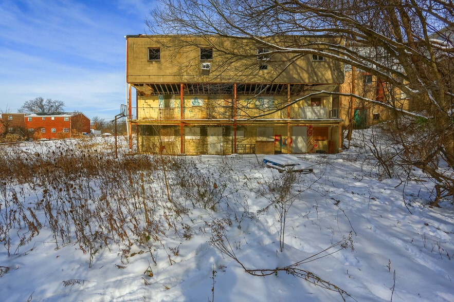 More Photos Of 225 Moon Clinton Rd, Coraopolis Warehouse For Sale