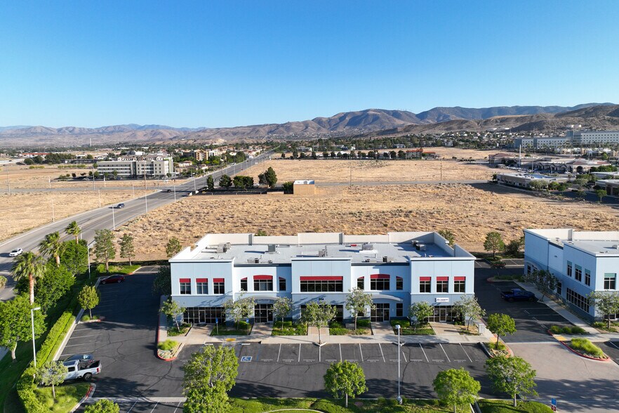 More Photos Of 514 Commerce Ave, Palmdale Medical For Sale
