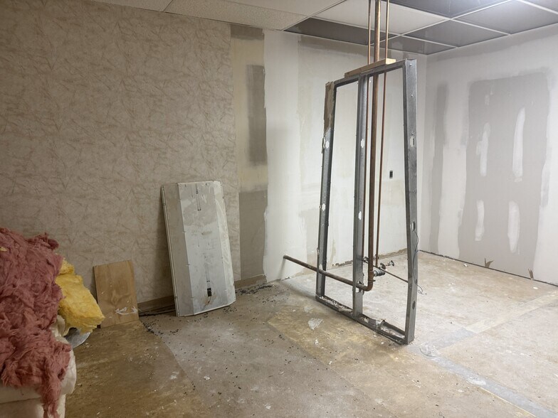 More Photos Of 8989 N Port Washington Rd, Bayside Office For Lease