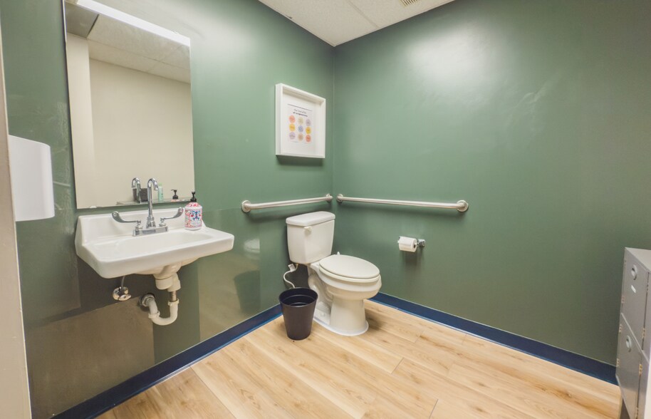 More Photos Of 2955 Market St, Christiansburg Office For Lease