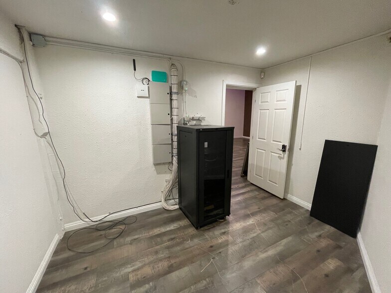 More Photos Of 4900-4906 Lankershim Blvd, North Hollywood Freestanding For Lease