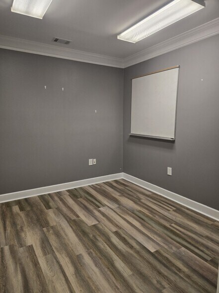 More Photos Of 5480 McGinnis Village Pl, Alpharetta Office For Sale