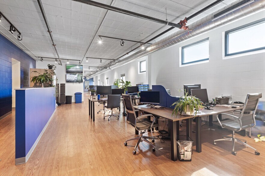 More Photos Of 2639-2641 Nicollet Ave, Minneapolis Storefront Retail Office For Lease