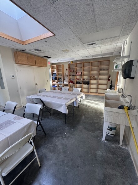 More Photos Of 1851 Whitney Ave, Hamden Schools For Lease