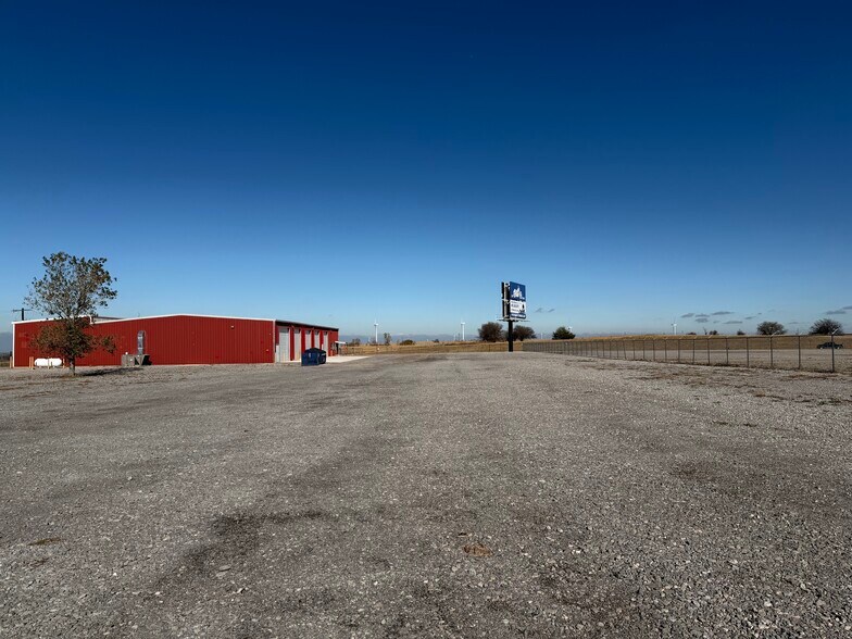 More Photos Of 6798 NW Expressway, Okarche Manufacturing For Lease