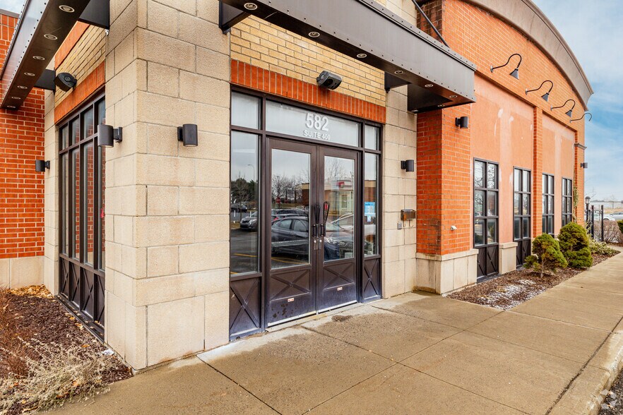 More Photos Of 582 Ch de Touraine, Boucherville Unknown For Lease