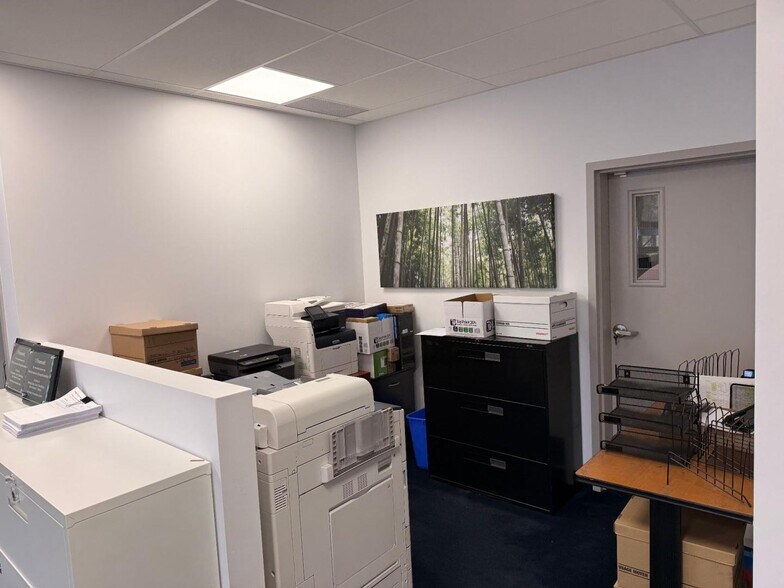 More Photos Of 7 Industriel Boul, Delson Industrial For Lease