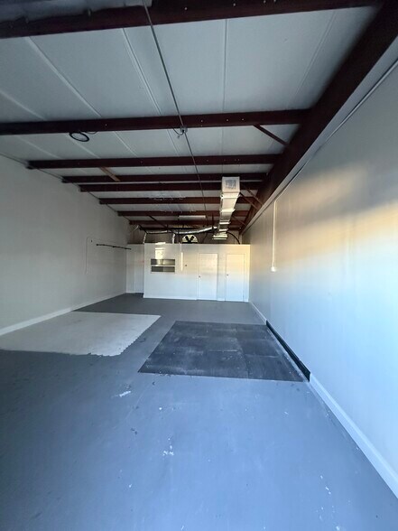 More Photos Of 5449 Benchmark Ln, Sanford Warehouse For Lease