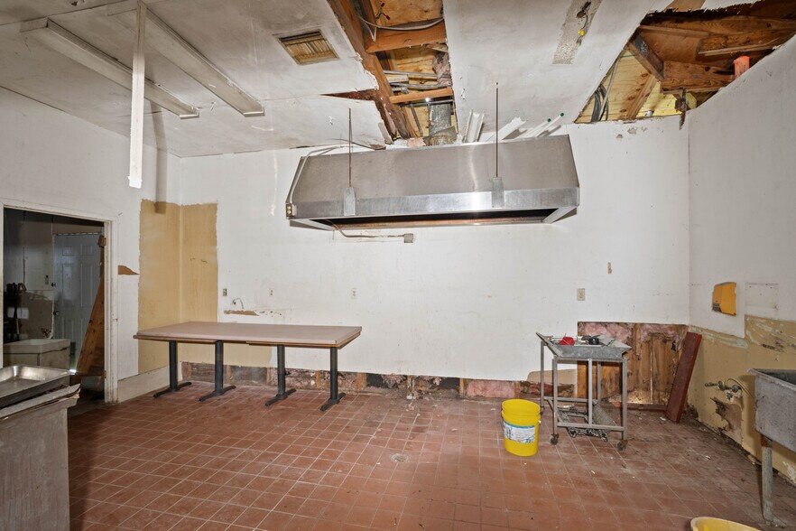 More Photos Of 11100 US-45, Chunchula Freestanding For Sale