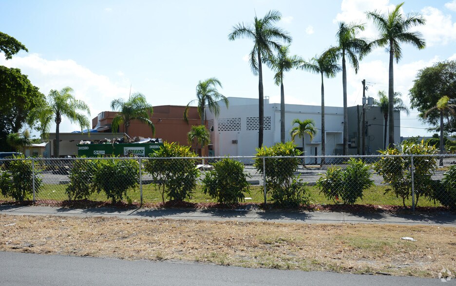 More Photos Of 2640 Washington St, Hollywood Freestanding For Lease