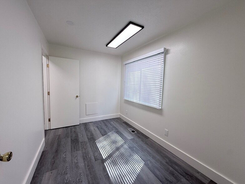 More Photos Of 3501-3511 SE Milwaukie Ave, Portland Office For Sale