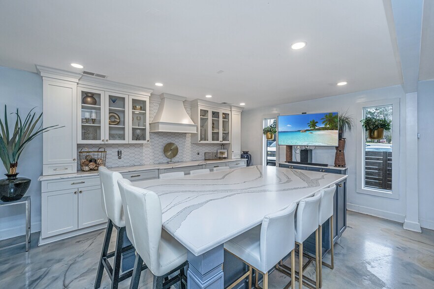 More Photos Of 622 Old Trolley Rd, Summerville Storefront For Sale