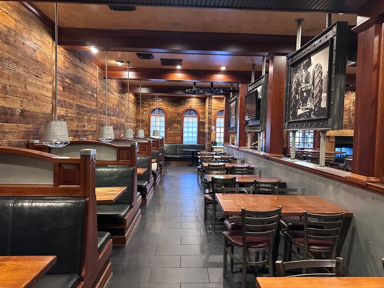 More Photos Of 423 S Union St, Traverse City General Retail For Sale