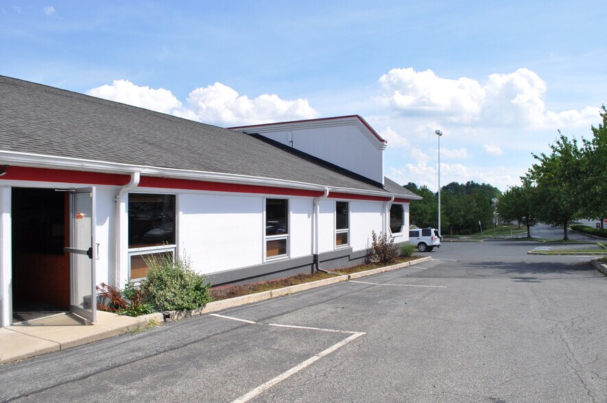 More Photos Of 7340 Fairlane Village Mall, Pottsville Freestanding For Sale