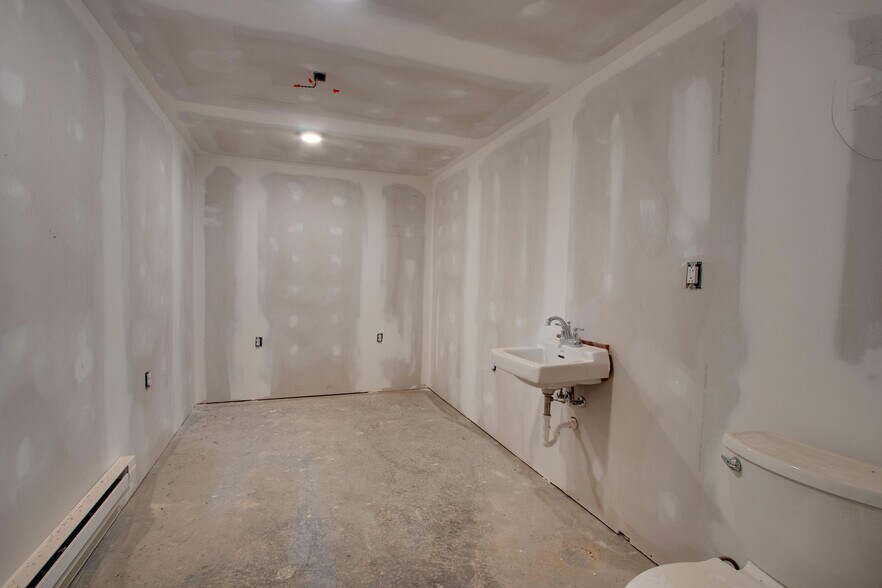 More Photos Of 5101 Kochs Ln, Quincy Warehouse For Lease