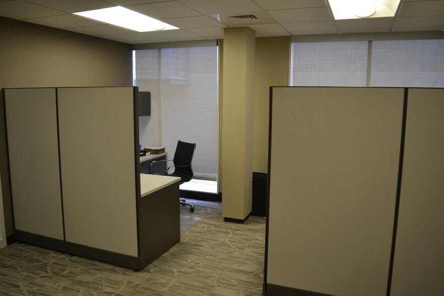 More Photos Of 5312 W Markham St, Little Rock Office For Sale