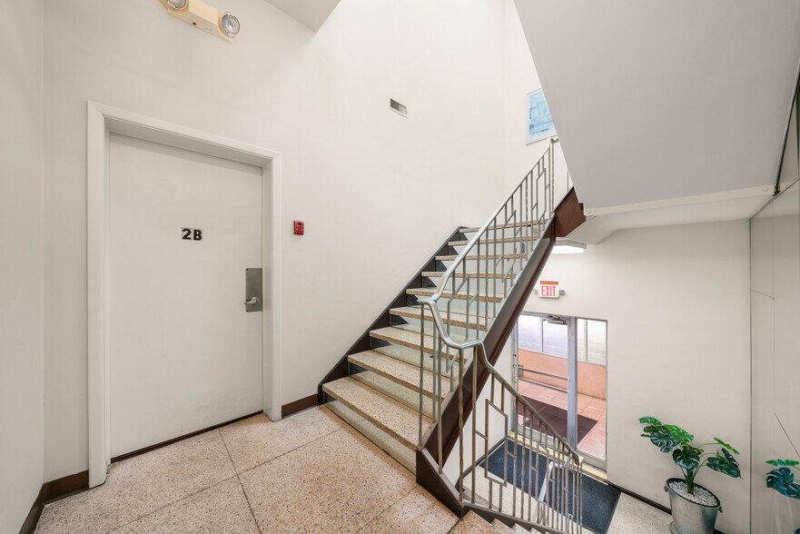 More Photos Of 2083 Center Ave, Fort Lee Medical For Lease