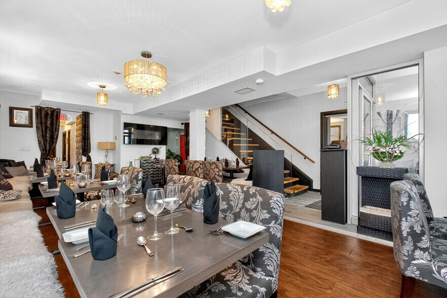 More Photos Of 49 Mary St, Barrie Restaurant For Sale