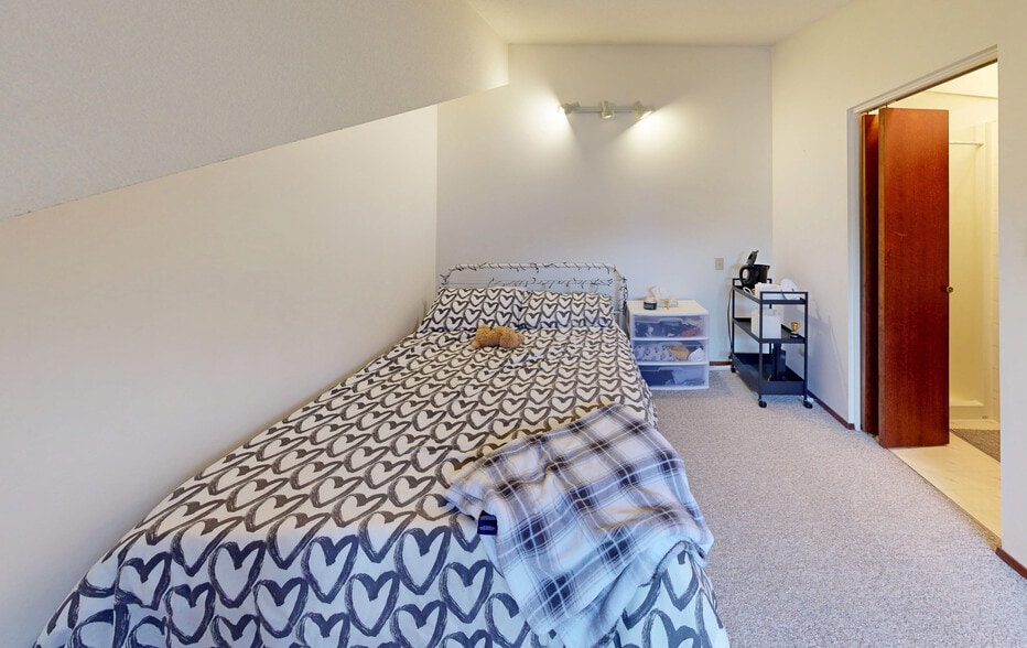 More Photos Of 7914-7916 110 St NW, Edmonton Apartments For Sale