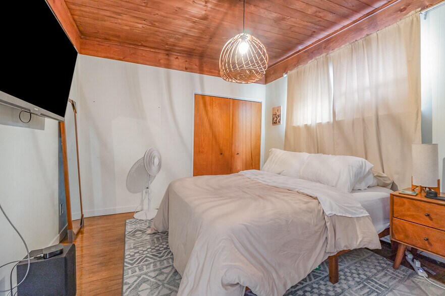 More Photos Of 134 Ashman St, Midland Restaurant For Sale