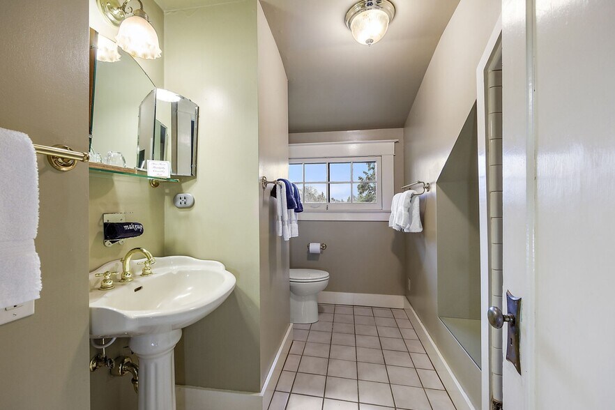 More Photos Of 455 N Oregon St, Jacksonville Hospitality For Sale