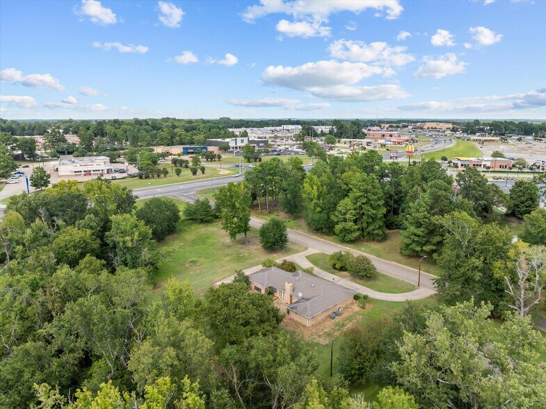 More Photos Of 103 Wesley Dr, Palestine Land For Lease