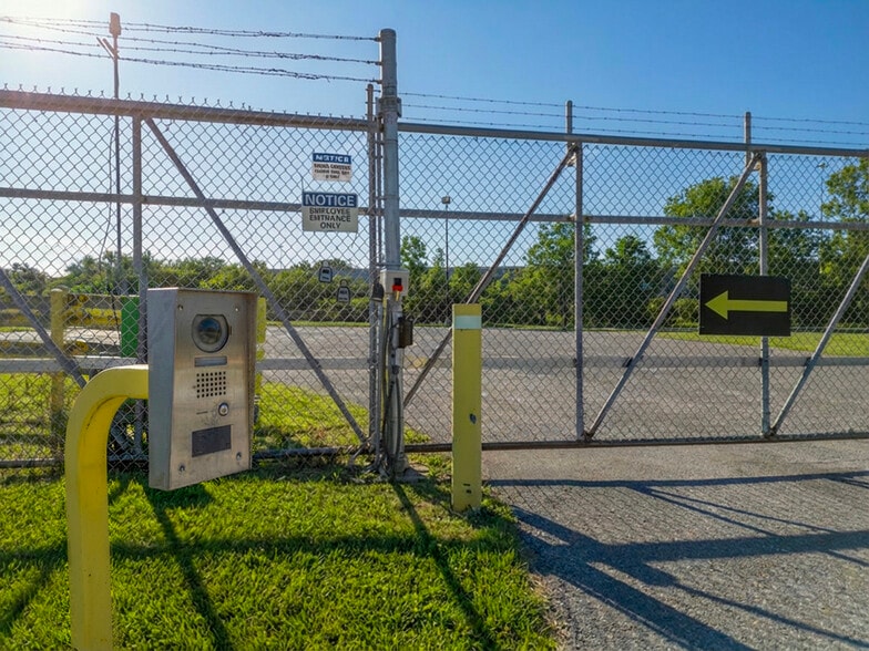 More Photos Of 1015 New York Ave, Toledo Distribution For Sale