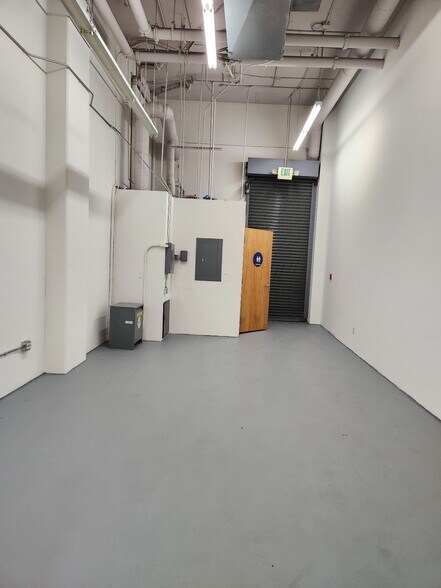 More Photos Of 1458 S San Pedro St, Los Angeles Freestanding For Lease