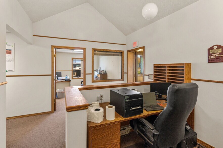 More Photos Of 81 Timberline Dr, Bozeman Freestanding For Lease