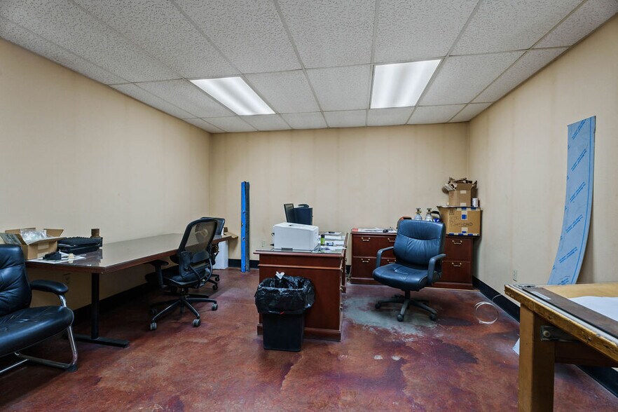 More Photos Of 3917 Clovis Rd, Lubbock Warehouse For Lease