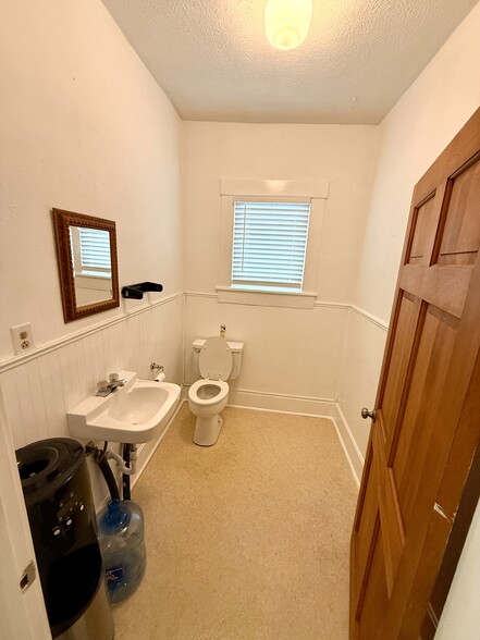 More Photos Of 108 W 38th St, Austin Loft Creative Space For Lease