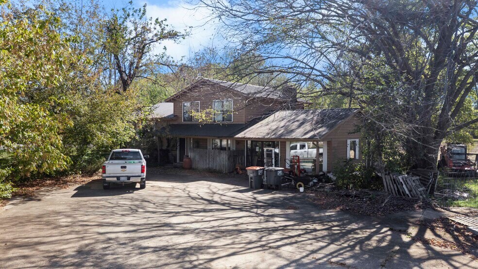 More Photos Of 2280 N Center St, Fayetteville Office For Sale