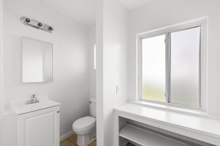 More Photos Of 402 Olivewood Ter, San Diego Multifamily For Sale