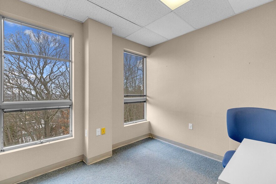 More Photos Of 60 Westwood Ave, Waterbury Medical For Sale