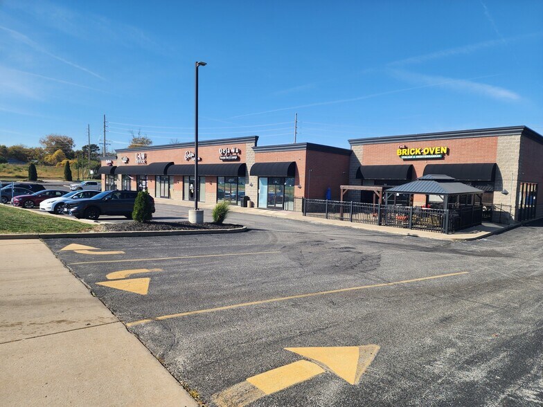 More Photos Of 82-98 Spencer Rd, Saint Peters Freestanding For Lease