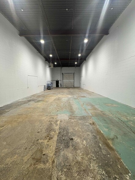 More Photos Of 8804-8826 51 Ave, Edmonton Showroom For Lease