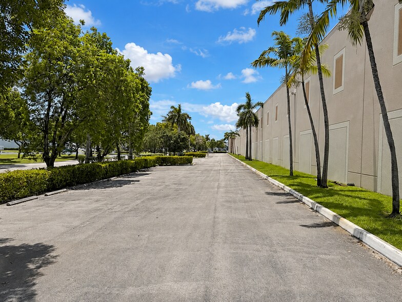 More Photos Of 9330-9340 NW 110th Ave, Miami Warehouse For Lease