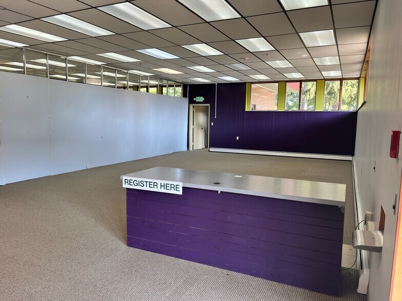 More Photos Of 400 Riverside Dr, Johnson City Specialty For Lease