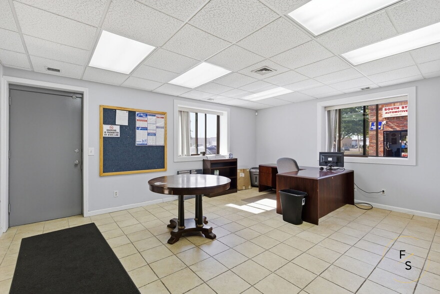 More Photos Of 64 Cody St, West Hartford Warehouse For Sale