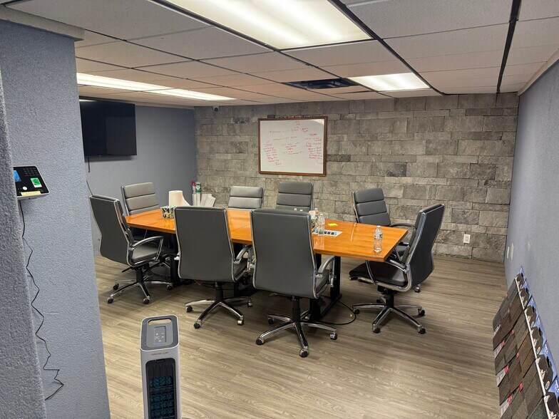 More Photos Of 2333 Joe Field Rd, Dallas Light Manufacturing For Lease