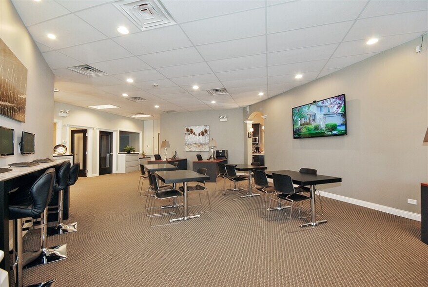 More Photos Of 415 E State St, Geneva General Retail For Lease
