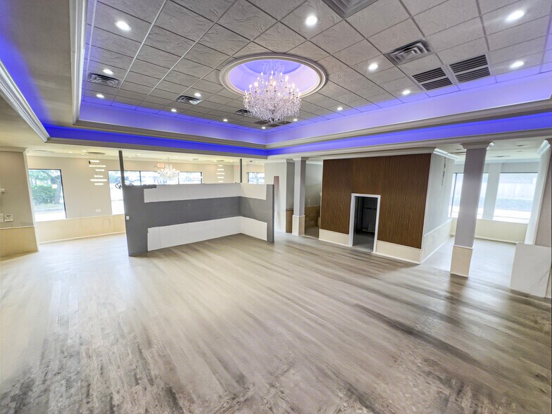 More Photos Of 12838 Murphy Rd, Stafford Showroom For Sale