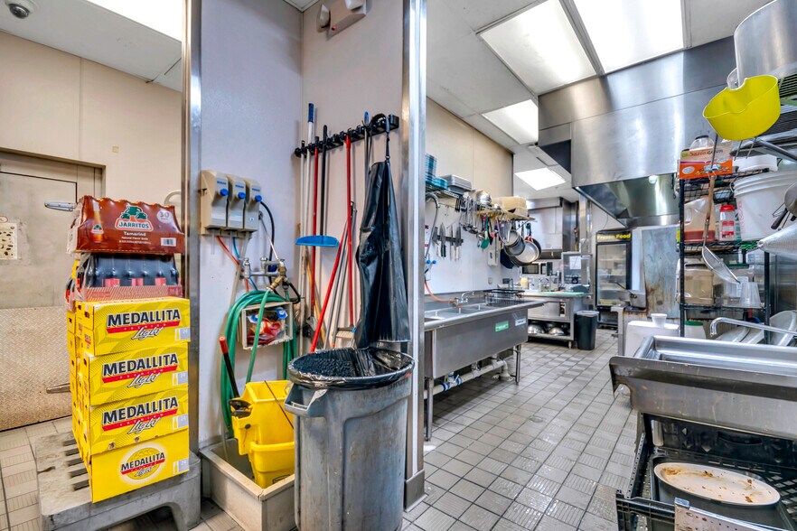 More Photos Of 5600 Butler National Dr, Orlando Service Station For Sale