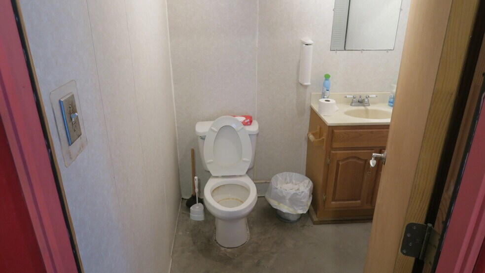 More Photos Of 108 Co 422 rd, Premont Self Storage For Lease