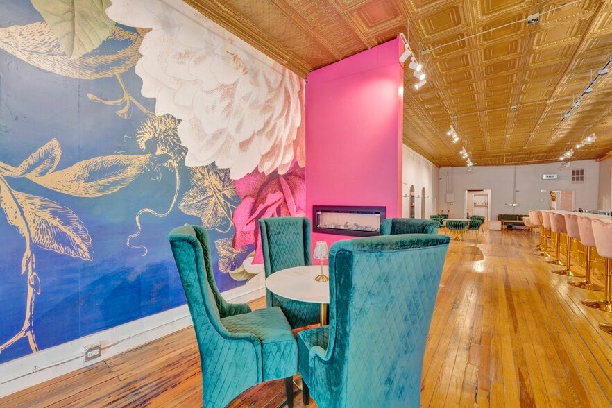 More Photos Of 122 W Main St, Florence Storefront For Sale