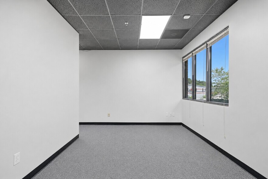 More Photos Of 1449 Field Park Cir, Marietta Warehouse For Lease