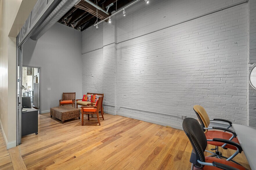 More Photos Of 3024 Locust St, Saint Louis Storefront For Sale