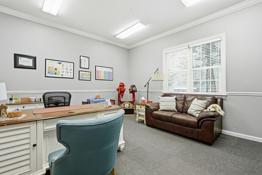 More Photos Of 37 W Fairmont Ave, Savannah Office For Sale
