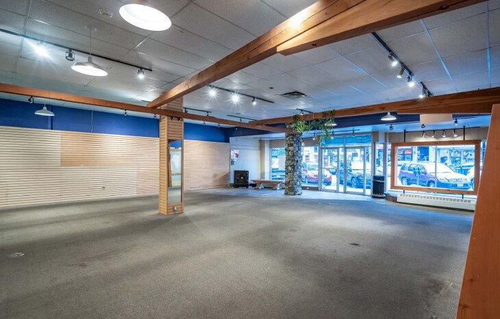 More Photos Of 639 Baker St, Nelson Storefront Retail Office For Lease