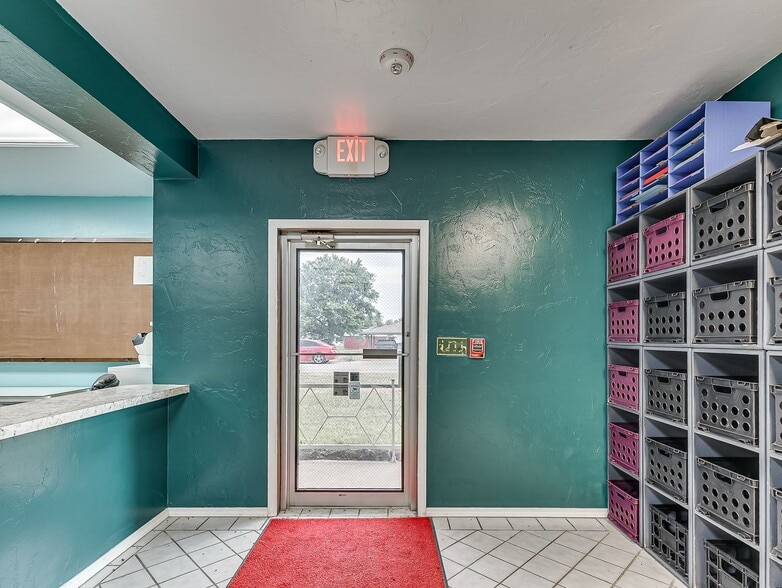 More Photos Of 1419 W London St, El Reno Religious Facility For Sale